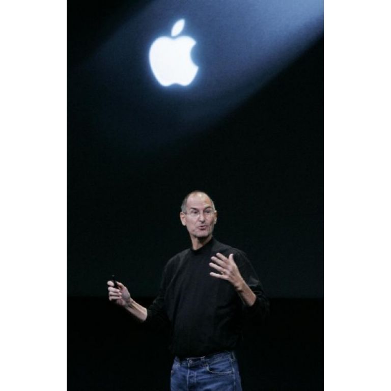 Steve Jobs reaparece para presentar el iPod con cmara de vdeo.