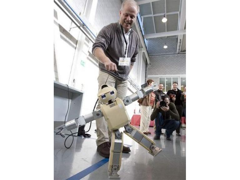 Un robot capaz de obedecer a gestos humanos